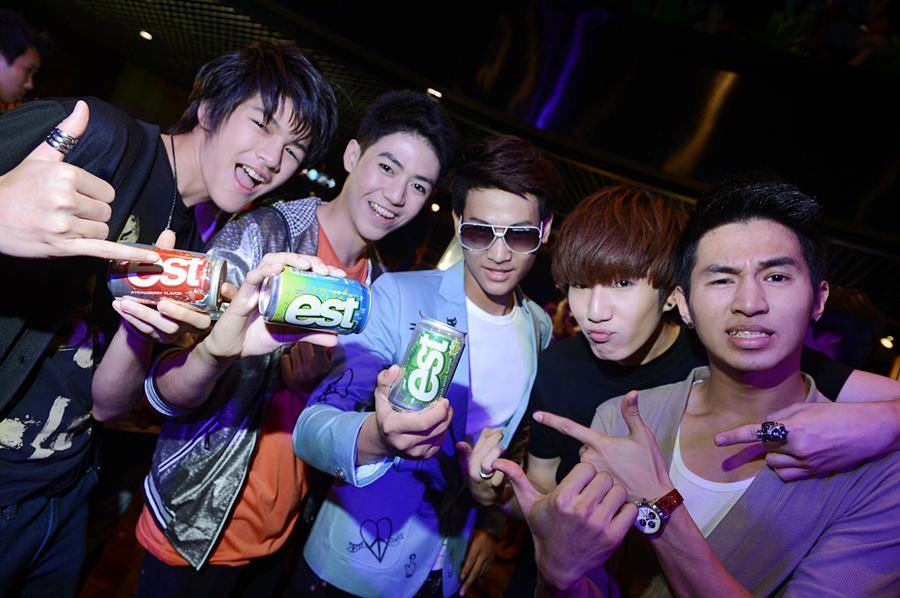 est เปิดปาร์ตี้รวมพลไอดอลวัยทีน