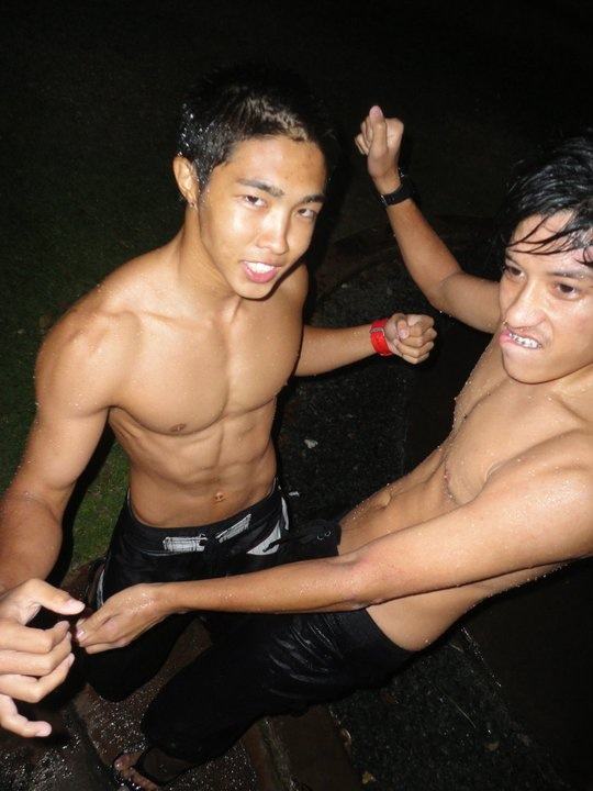อวดหุ่นล่ำๆ