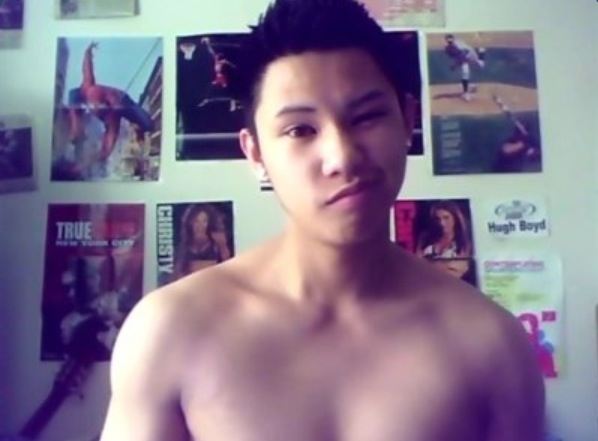 อวดหุ่นล่ำๆ