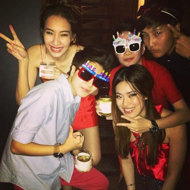 มิ้นท์ ณัฐวรา หน้าบาน เลี้ยงวันเกิดกับแก๊งเพื่อน ขวัญ โผล่แจม