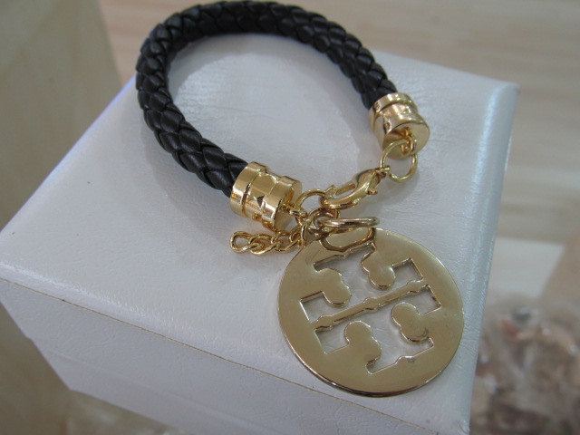 Tory Burch  แฟชั่นแบรนด์นี้ กำลังมาแรง !!