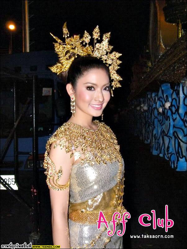 วัดกันไปเลย นุ่น วรนุช และ แอ๊ฟ ทักษอร ใครสวมชุดไทยได้สวยที่สุด