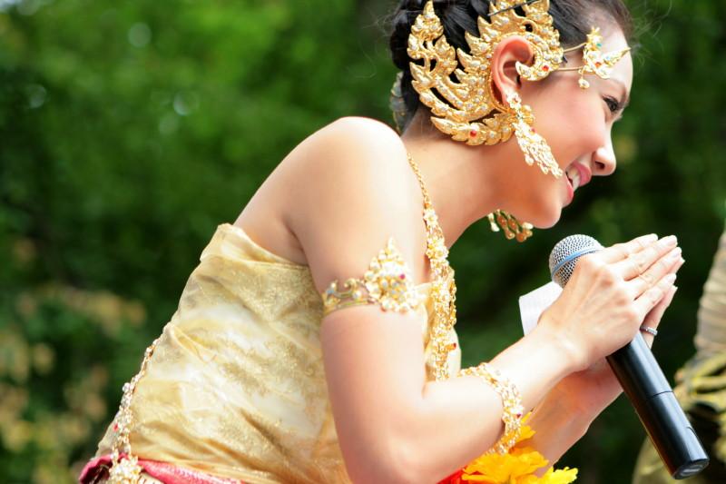 วัดกันไปเลย นุ่น วรนุช และ แอ๊ฟ ทักษอร ใครสวมชุดไทยได้สวยที่สุด