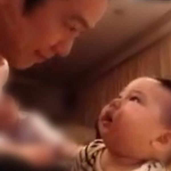 น่ารักสุด ๆ อั้ม - แอมป์ ควงคู่เลี้ยงหลาน