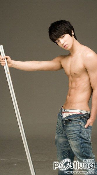 หนุ่มกล้ามท้องสวย (๑)