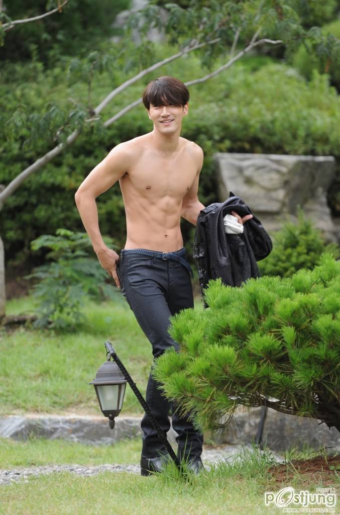 หนุ่มกล้ามท้องสวย (๑)