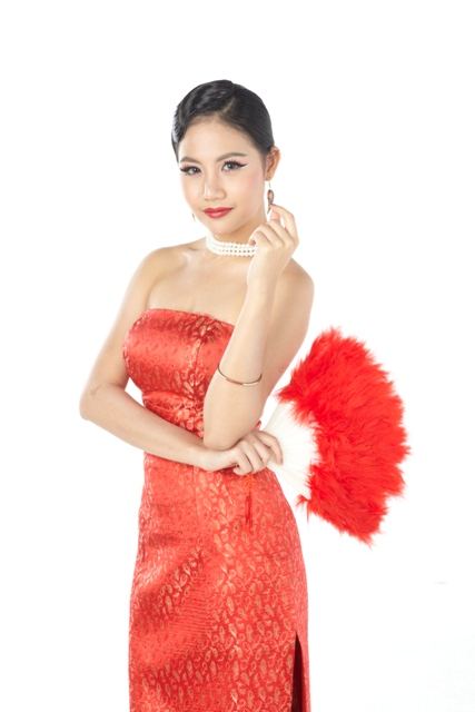 พลอย-แพร แท็คทีมสวยในชุดกี่เพ้าต้อนรับตรุษจีน