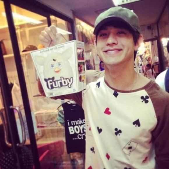 ว่ากันด้วยเรื่อง Furby (เฟอร์บี้) ตุ๊กตายอดฮิตของเหล่าดารา จนถึงคนธรรมดาทั่วไป