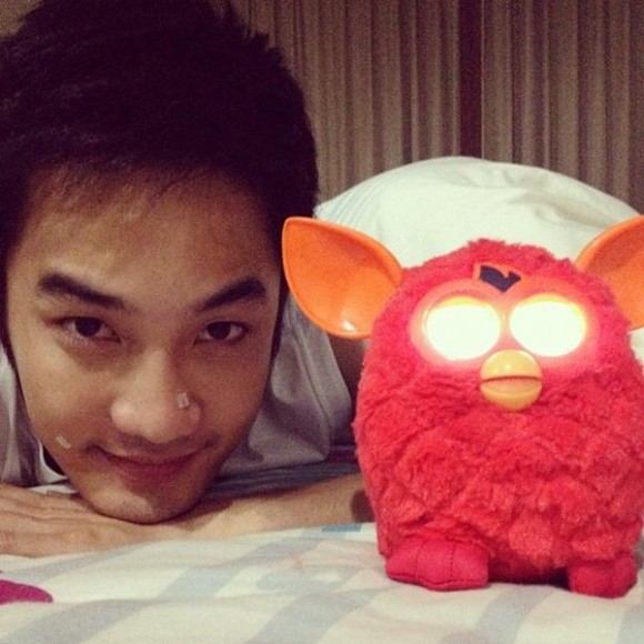 ว่ากันด้วยเรื่อง Furby (เฟอร์บี้) ตุ๊กตายอดฮิตของเหล่าดารา จนถึงคนธรรมดาทั่วไป