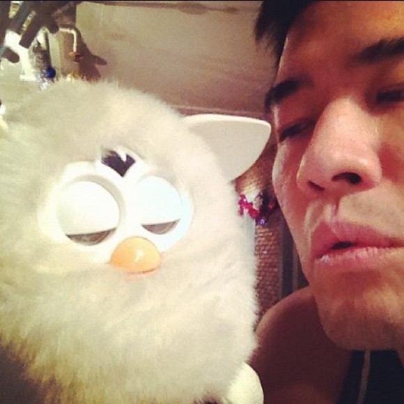 ว่ากันด้วยเรื่อง Furby (เฟอร์บี้) ตุ๊กตายอดฮิตของเหล่าดารา จนถึงคนธรรมดาทั่วไป