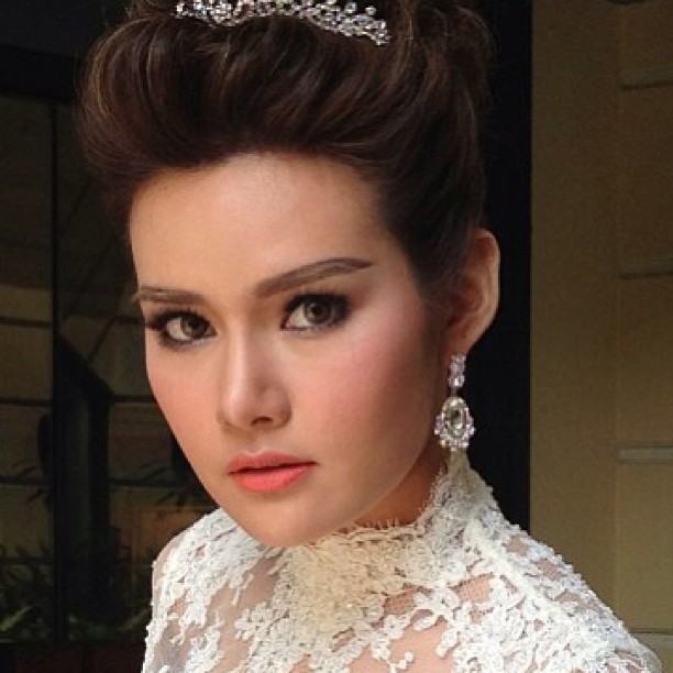 ญาญ่าญิ๋ง กับชุดแต่งงาน หวานหยดย้อย จาก Finale Wedding Magazine