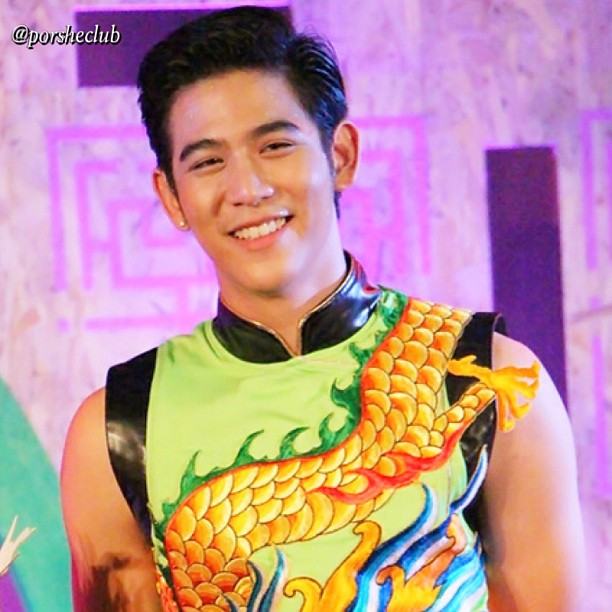 พอร์ช ศรัณย์ งานตรุษจีน เดินแบบ @ ห้างธัญญะ ถ.ศรีนครินทร์