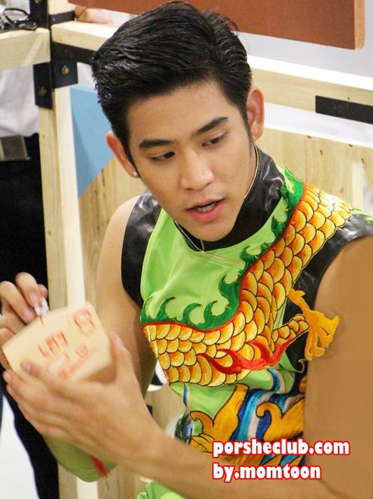 พอร์ช ศรัณย์ งานตรุษจีน เดินแบบ @ ห้างธัญญะ ถ.ศรีนครินทร์