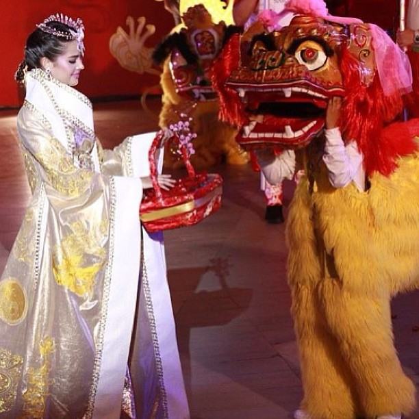 ณเดชน์ ญาญ่า ในชุดหงส์-มังกร คู่บุญบารมี รับตรุษจีน