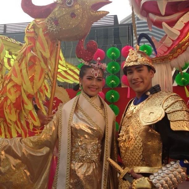 ณเดชน์ ญาญ่า ในชุดหงส์-มังกร คู่บุญบารมี รับตรุษจีน