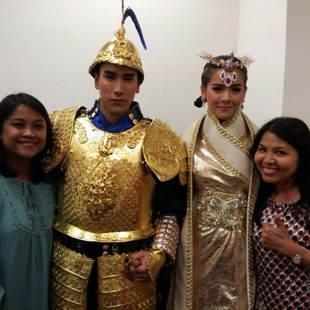 ณเดชน์ ญาญ่า ในชุดหงส์-มังกร คู่บุญบารมี รับตรุษจีน