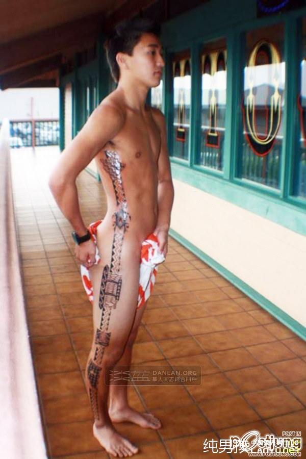 อาตี๋โชว์หุ่น