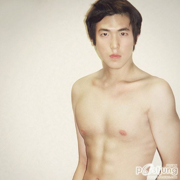 หนุ่มรุ่นใหม่สุขภาพดี หุ่นเป๊ะ