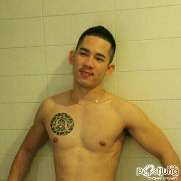 หนุ่มรุ่นใหม่สุขภาพดี หุ่นเป๊ะ