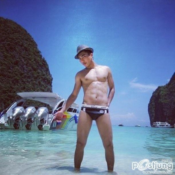 หนุ่มรุ่นใหม่สุขภาพดี หุ่นเป๊ะ