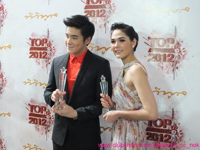 ชมพู่ อารยา รับรางวัลนักแสดงนำหญิงยอดเยี่ยมTop Awards