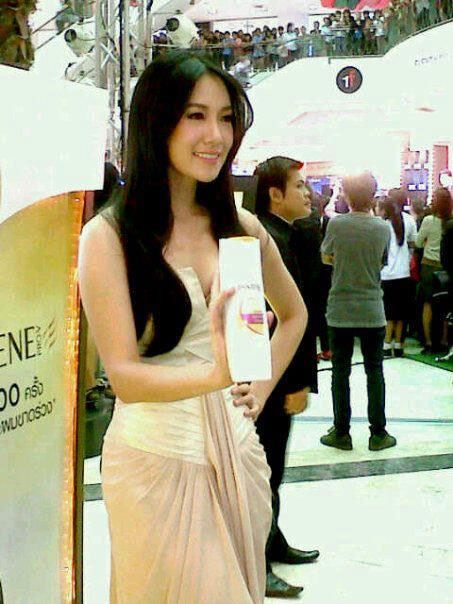ชุดออกงานของ วรนุช
