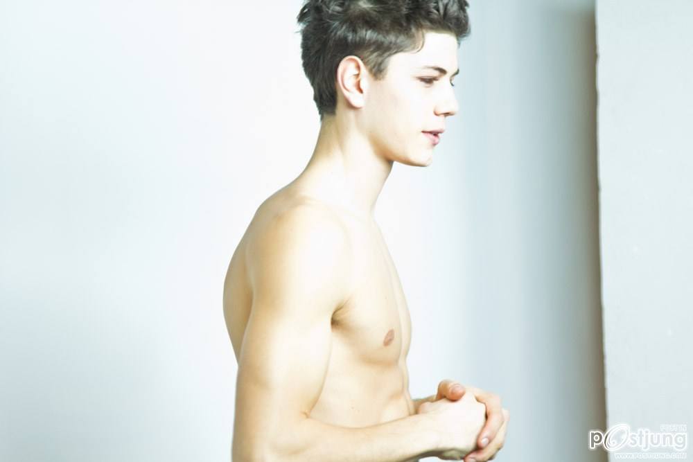 วัยรุ่นฝรั่งหล่อกล้ามสวย ๑