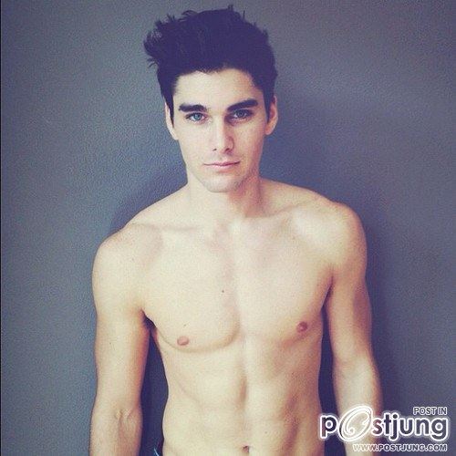 วัยรุ่นฝรั่งหล่อกล้ามสวย ๑
