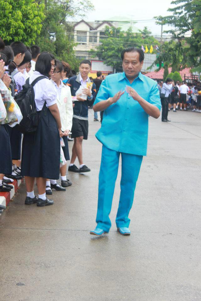 แฟชั่นเสื้อผ้า + เฟอร์บี้ จาก ผอ. โรงเรียนแก่นนครวิทยาลัย จังหวัดขอนแก่น แนวมากๆ