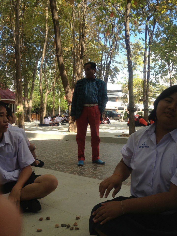 แฟชั่นเสื้อผ้า + เฟอร์บี้ จาก ผอ. โรงเรียนแก่นนครวิทยาลัย จังหวัดขอนแก่น แนวมากๆ