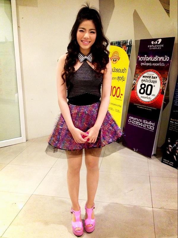 สาวน้อยขาวโอโม่   "เฟรม เดอะสตาร์ 8"