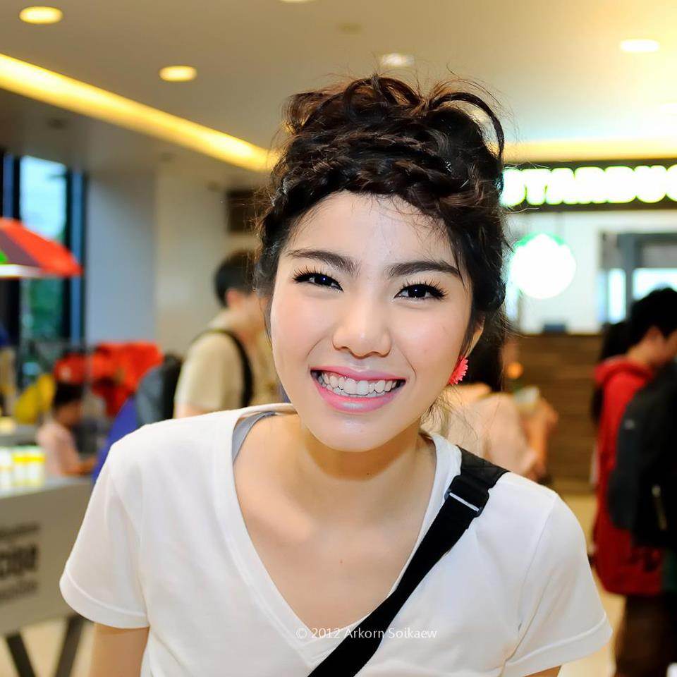 สาวน้อยขาวโอโม่   "เฟรม เดอะสตาร์ 8"