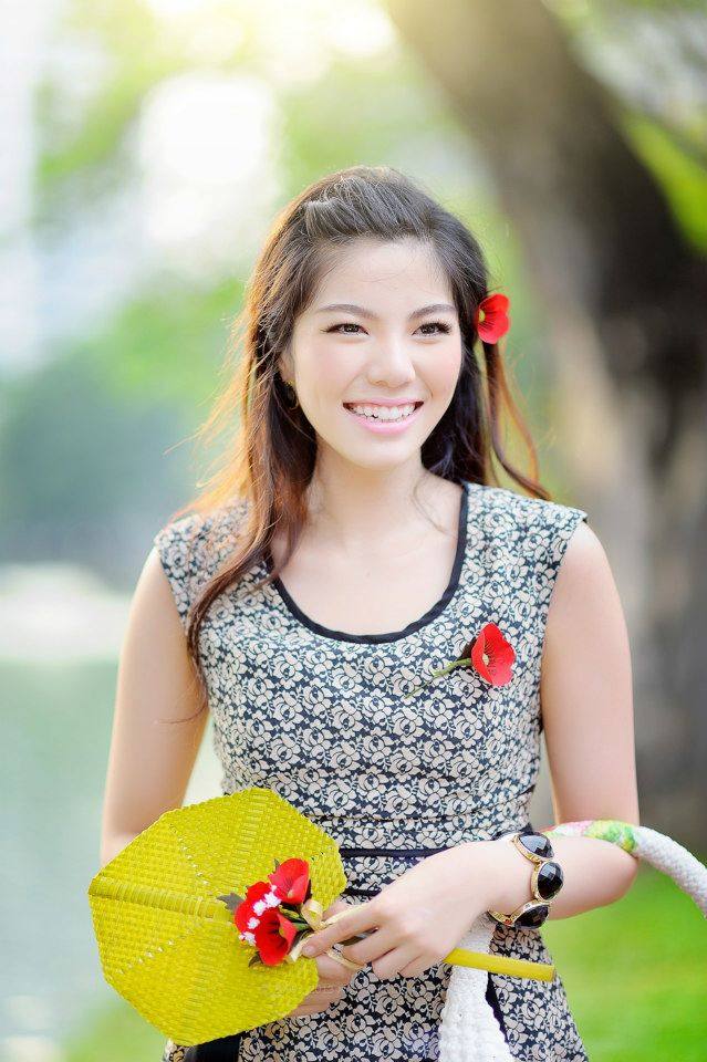 สาวน้อยขาวโอโม่   "เฟรม เดอะสตาร์ 8"
