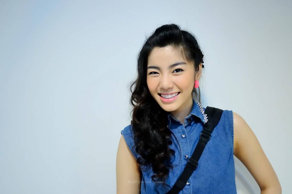 สาวน้อยขาวโอโม่   "เฟรม เดอะสตาร์ 8"