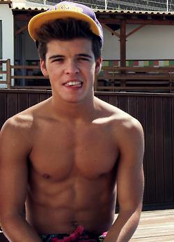 หล่อมาคู่หุ่นดี