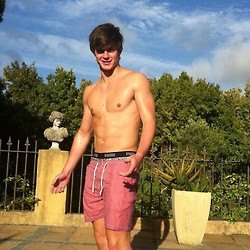 หล่อมาคู่หุ่นดี