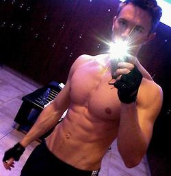 กล้ามหล่อหน้าดี