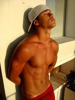 ฝรั่งกล้ามหล่อ