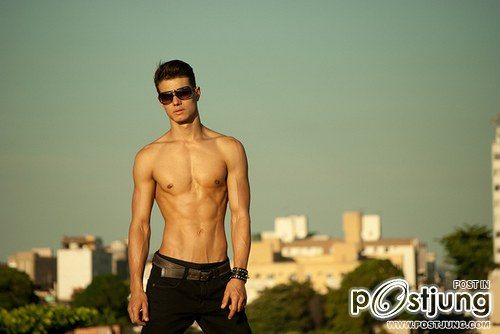 ฝรั่งกล้ามหล่อ