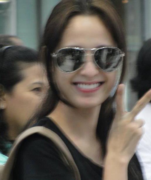 ขวัญ อุษามณี กับแว่นตาสุดเท่ห์