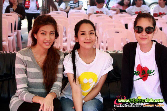 ขวัญ อุษามณี กับแว่นตาสุดเท่ห์