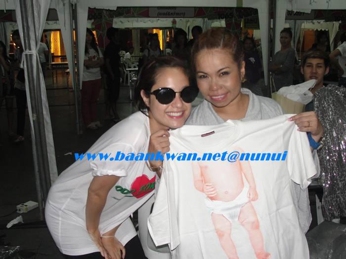 ขวัญ อุษามณี กับแว่นตาสุดเท่ห์