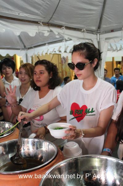 ขวัญ อุษามณี กับแว่นตาสุดเท่ห์