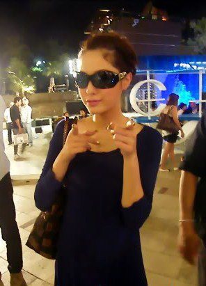 ขวัญ อุษามณี กับแว่นตาสุดเท่ห์