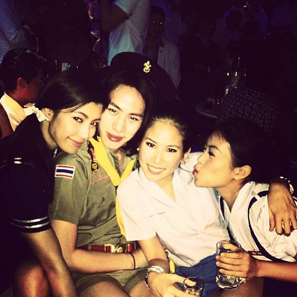 เก็บตก! ปาร์ตี้ชุดนักเรียนของ ไอซ์ - เอมี่ - กิ๊บซี่