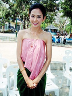 แม่ สาลี่  เล่นได้ แบบว่า น่าตบ มาก ไปไหน มาไหน เกือบโดน ทุเรียน
