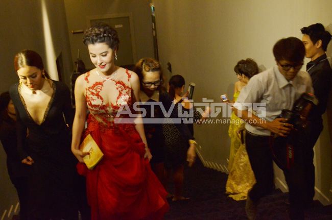 เอาแล้ว เหว๋ยยย ช็อตเด็ด! “ธัญญ่า” ป๊ะหน้า “พิ้งกี้” คางาน “คมชัดลึก อวอร์ด” แต่เชิ่ดใส่กัน