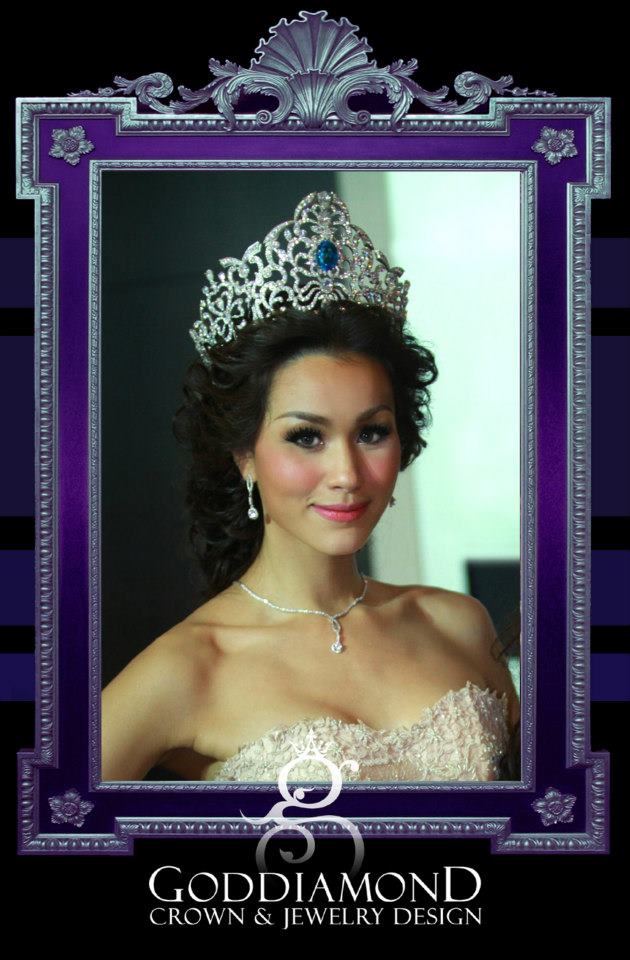 สาวงามกับมงกุฎทรงคุณค่าจาก GOD DIAMOND คุณค่าที่เธอคู่ควร