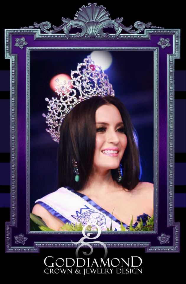 สาวงามกับมงกุฎทรงคุณค่าจาก GOD DIAMOND คุณค่าที่เธอคู่ควร