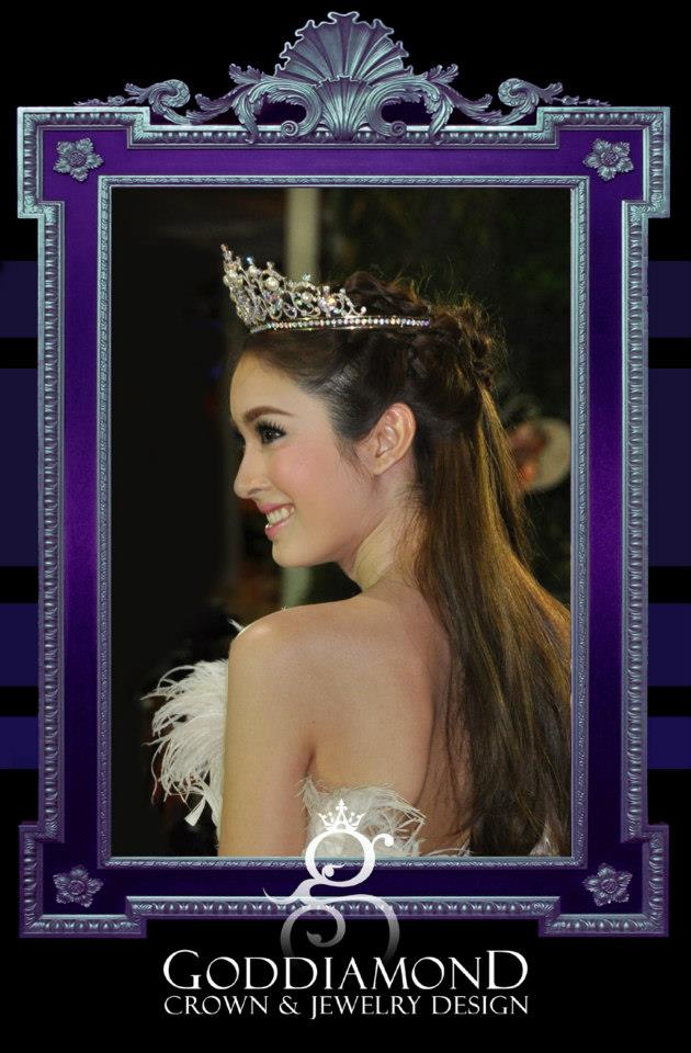 สาวงามกับมงกุฎทรงคุณค่าจาก GOD DIAMOND คุณค่าที่เธอคู่ควร